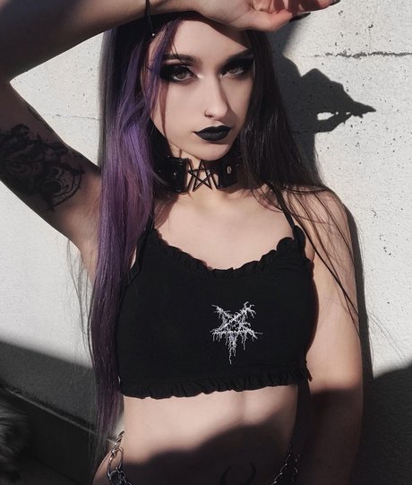 xholdontillmay hot model gallery