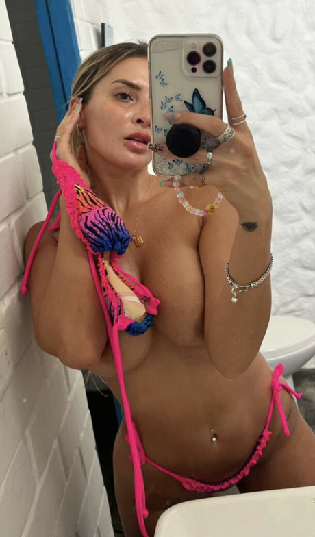 model onlyfans erotic images