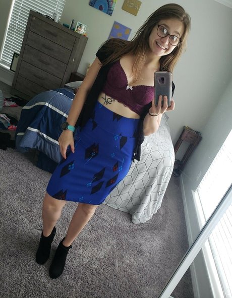 Queen Amber beautiful model picture