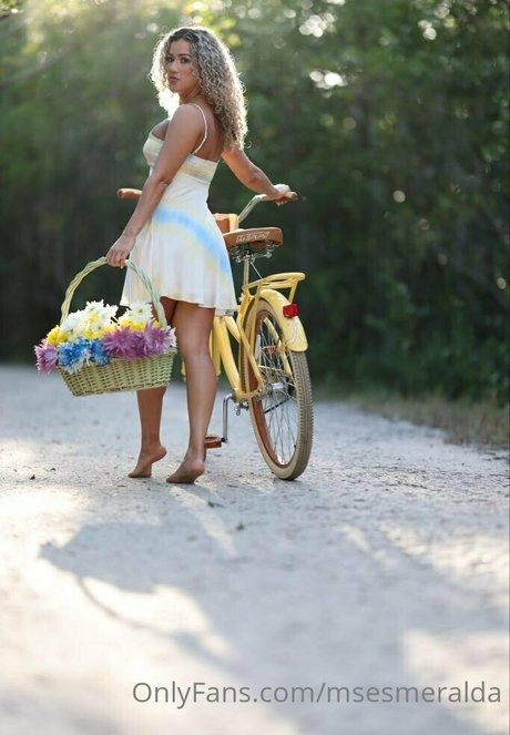 Msesmeralda nude model pictures