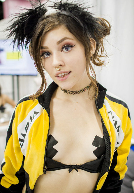 Emma Choice model top pictures