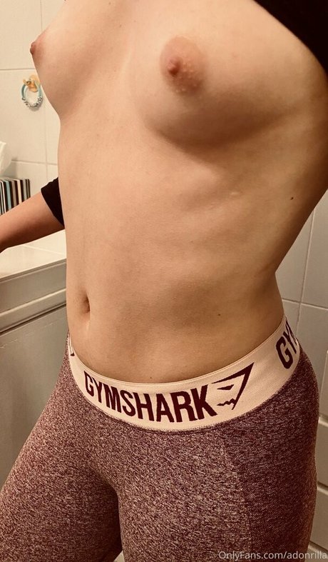 Adonrilla nudes model photos