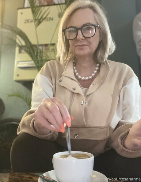 CourtesanAnna model adult images