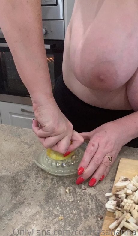 CourtesanAnna star xxx photos