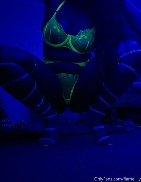 flamelilly star nudes image