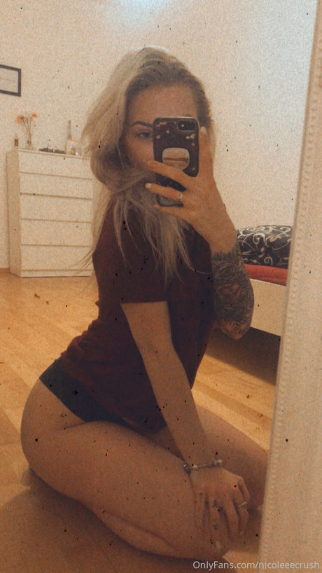 Sweet Crush Nicole pornstar exclusive pics