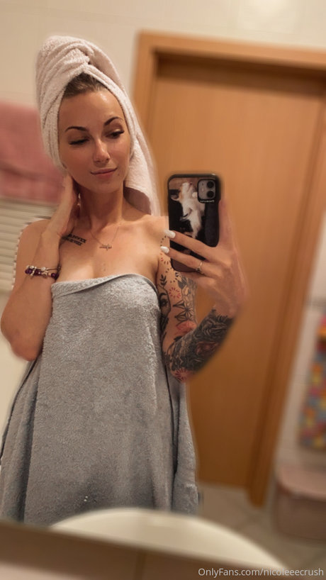 Sweet Crush Nicole sexy pornstar pic