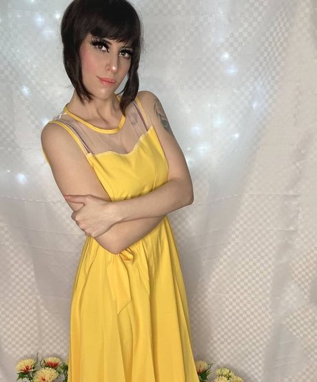 Lauramunay model nudes pics