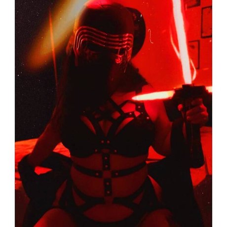 Ms Lantern nude model photos