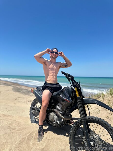 Jotajer model nude image