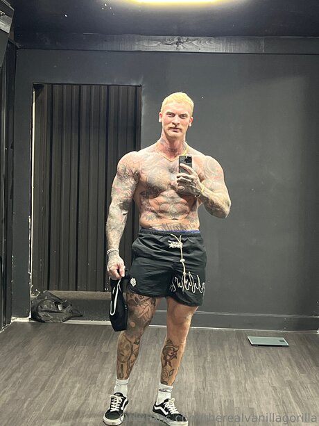 Therealvanillagorilla model nudes photos