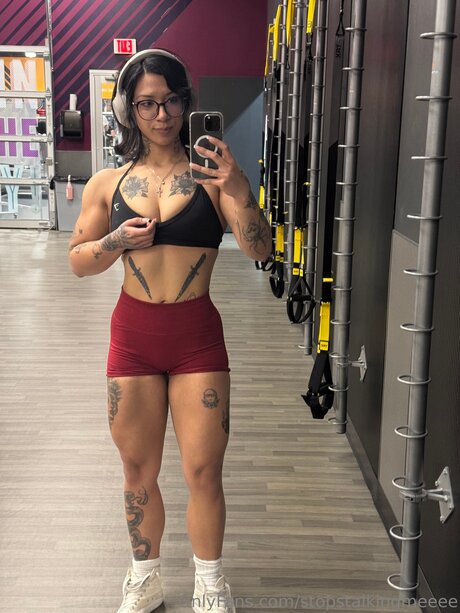 Yoursecretrito model pretty photos