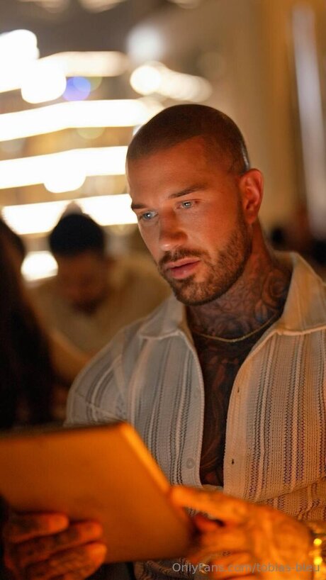 Tobias Bleu model pornographic image