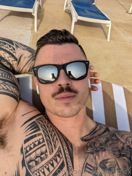 Ironicflex sexy actress pic