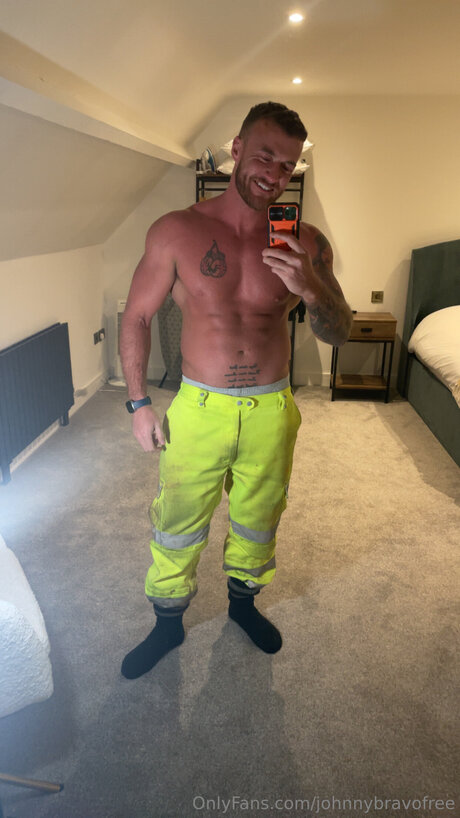 Johnnybravofree hot star images