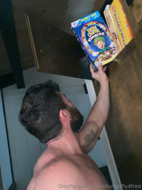 Ironbutterfly4free model pornographic pic