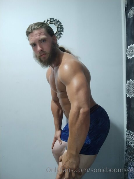 Sonicboomsse model hot pic