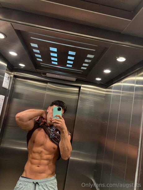 Augst Ts nice actress pic