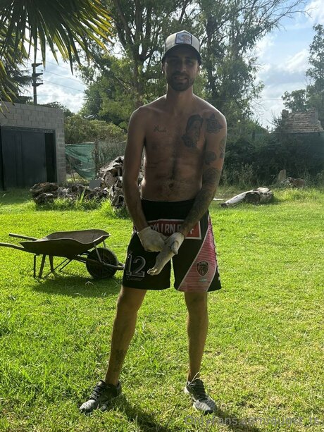 Augst Ts pretty actress pic