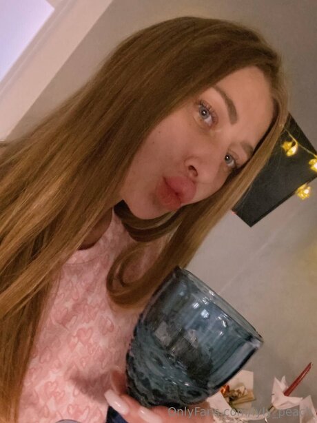 Lyly Peach top actress pics