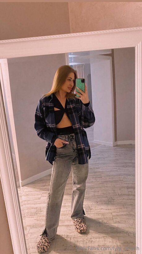 Lyly Peach star images