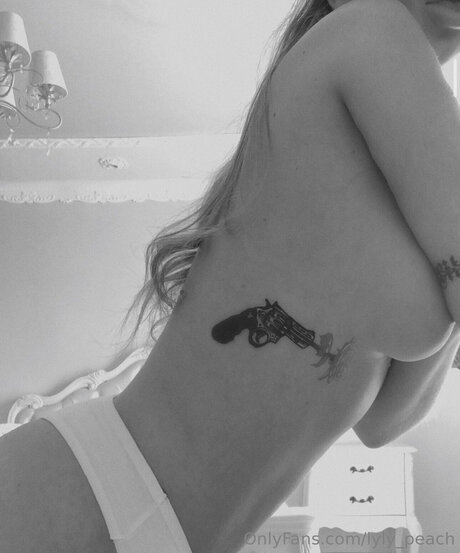 Lyly Peach high quality actress img