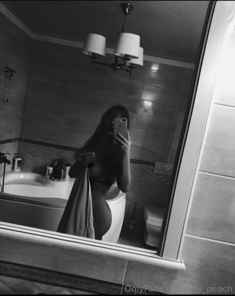 Lyly Peach pornstar nude archive