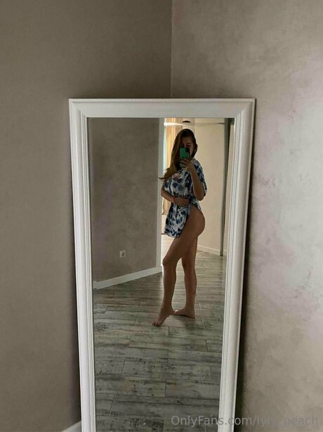 Lyly Peach star pornographic image