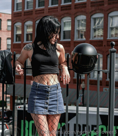 Norainnoflower3 nude pornstar picture