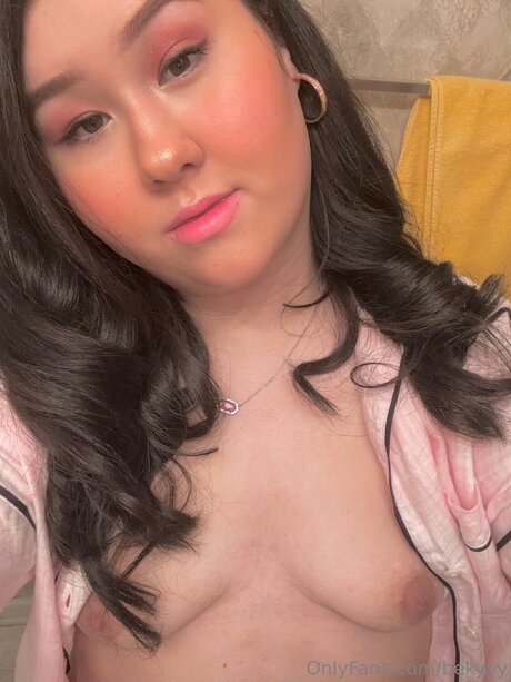 Baddiebek top actress images