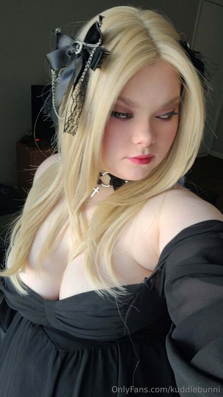 Kuddlebunni model erotic pictures