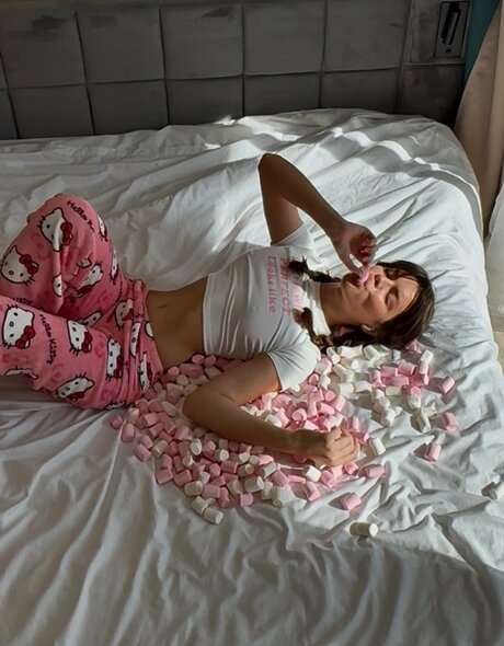 Juliaycht top actress images