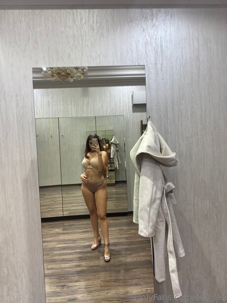 Eva Lee model free img