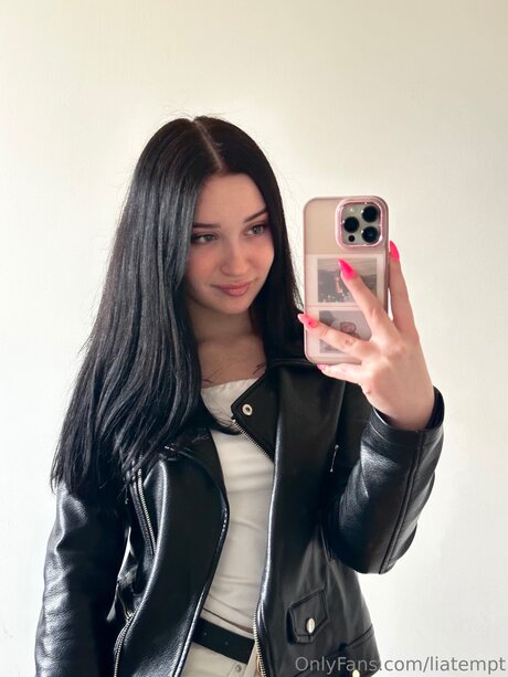 Tinylia model photos