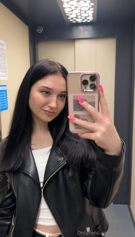 Tinylia free pornstar img