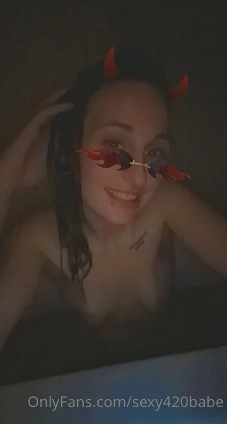 Sexy420babe naked star pic