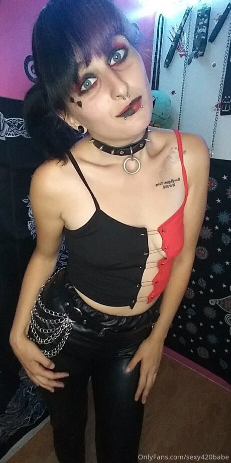 Sexy420babe model porn photo