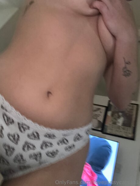 Ilovepussycats111 model sex pic