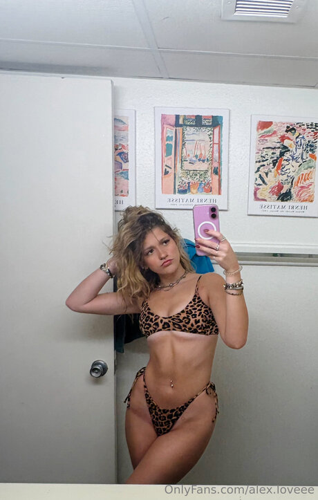 Alex Loveee model top image