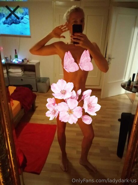 Ladydark Us model porn image