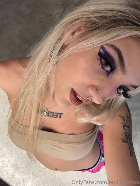 Emylee01 pornstar naked pics