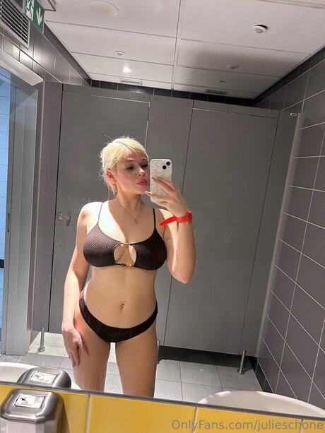 Julieschone adult star pic