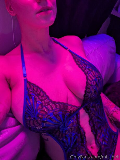 Miz Hell high quality model pic