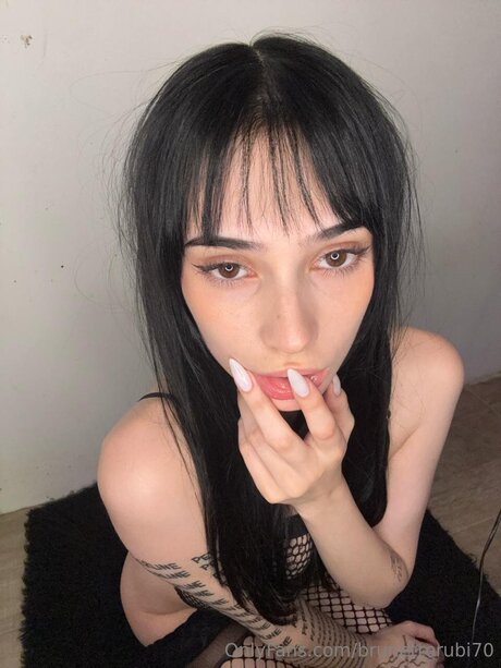 Brunetterubi70 xxx model pic
