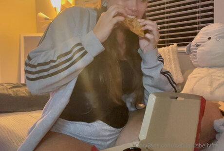 Bellagirlsbellyfree nudes model image