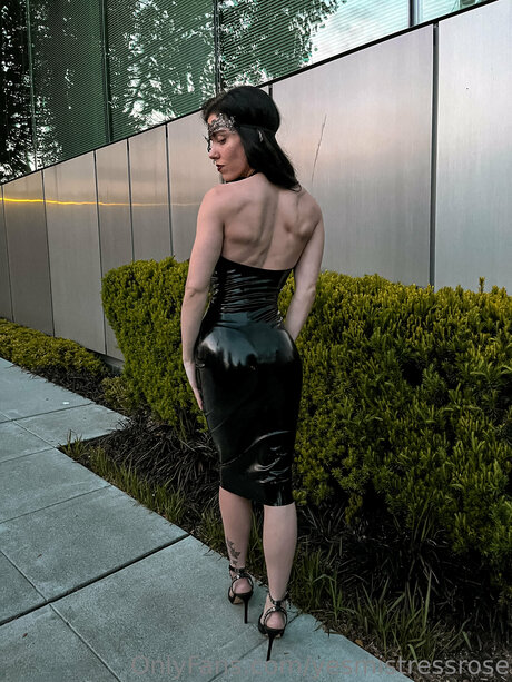 Roserenoir model xxx gallery