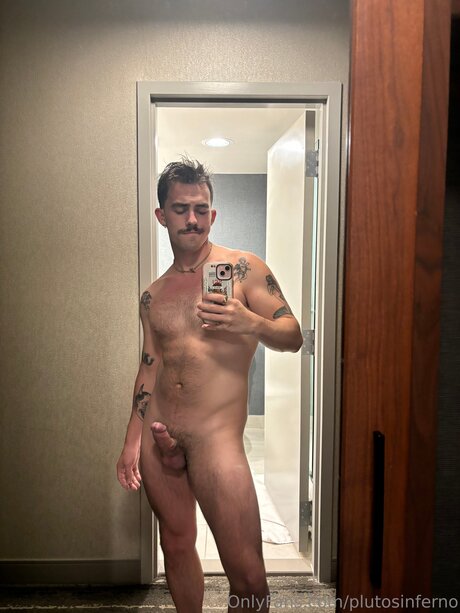 Plutosinferno xxx model photo