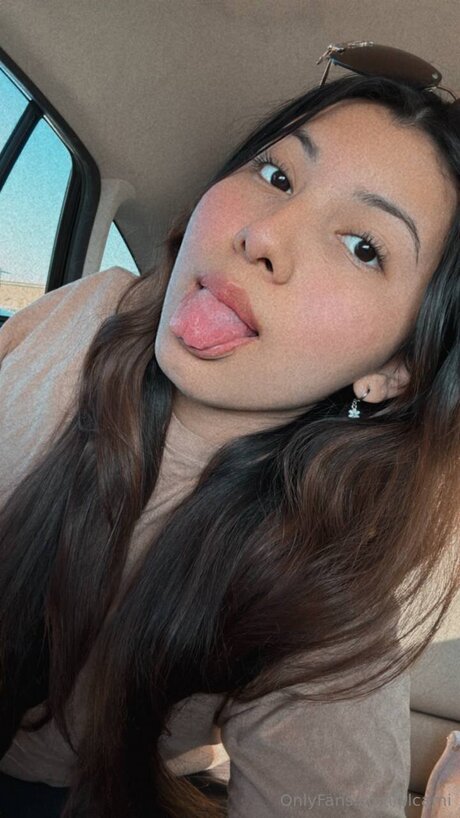 Lilcami exclusive model pic