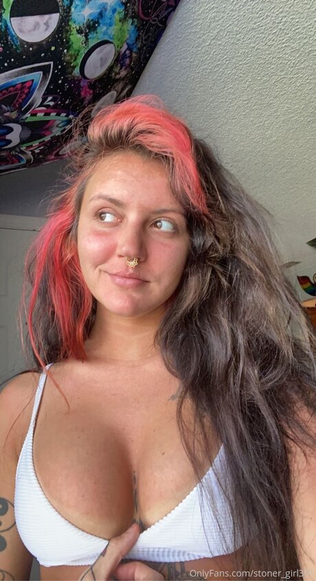 Stoner Girl301 model sexy images