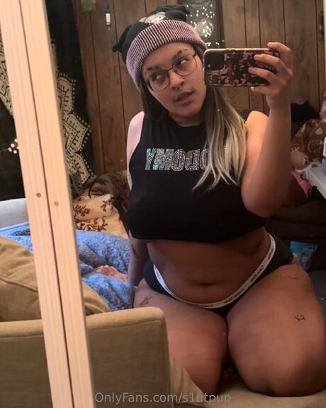 S1utpup model erotic image